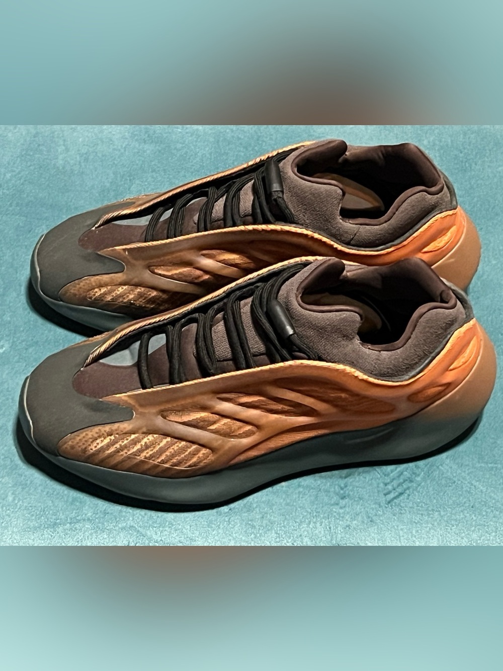 Authentic! Men's Adidas Yeezy 700 - Picture 2 of 6
